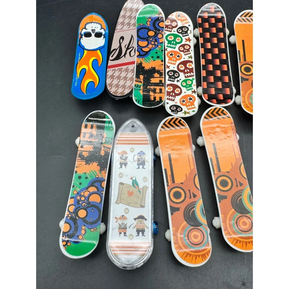 Lot of 12 Mini Finger Skateboards Party Favor Tech Deck Off Brand Parts
